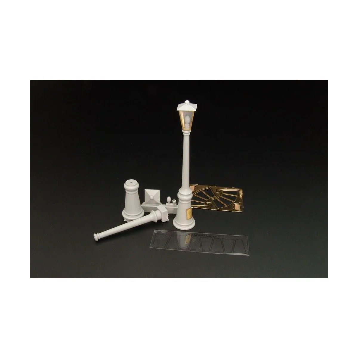 Street lamps (two pcs ), 1/35 - Hauler HLU35087