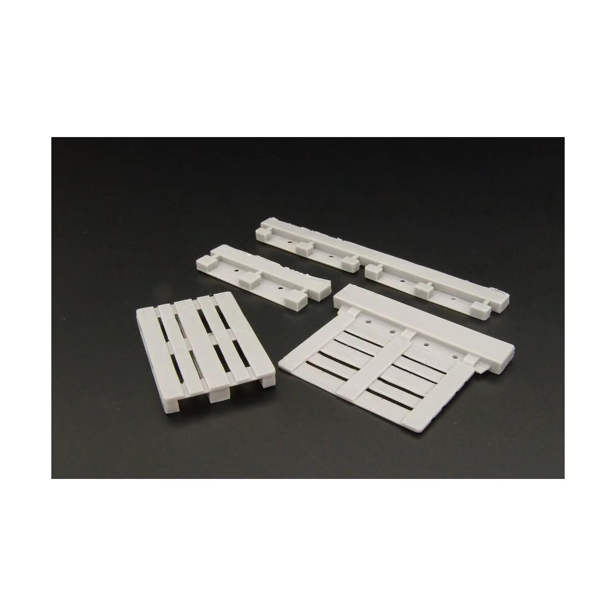 Euro pallet (2pcs), 1/35 - Hauler HLU35095