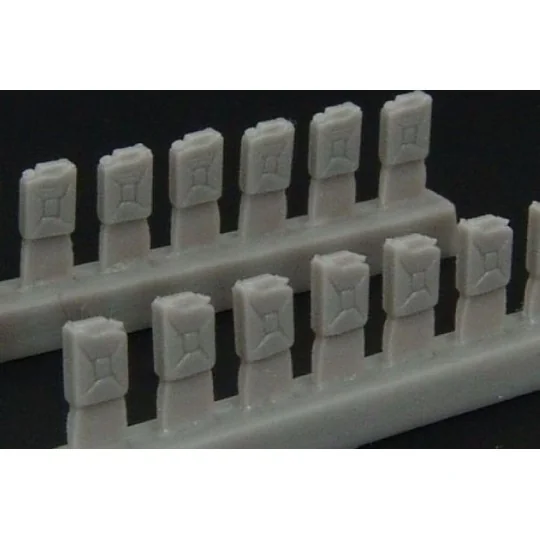 German fuel cans, 1/144 - Brengun BRL144010