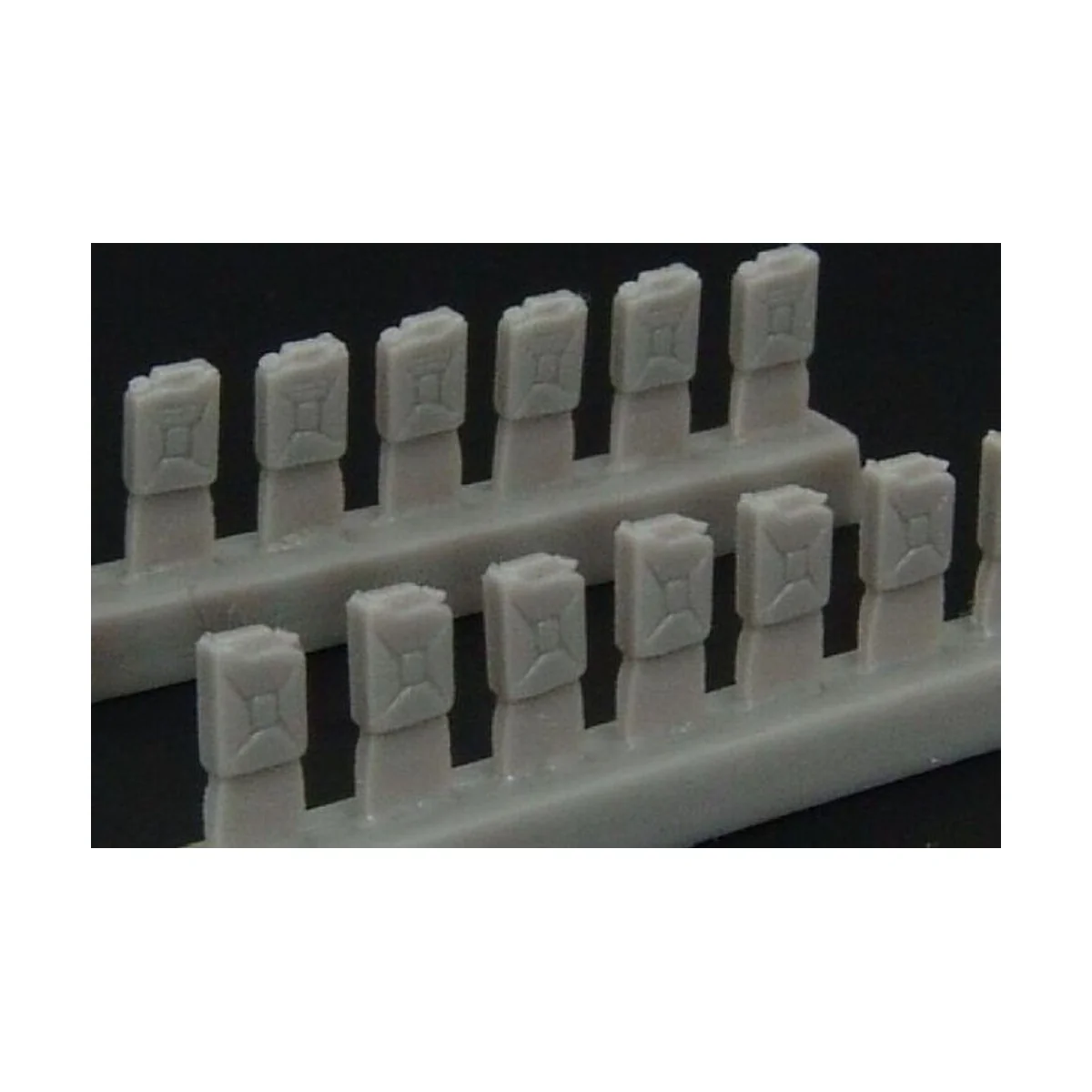 German fuel cans, 1/144 - Brengun BRL144010