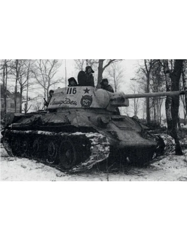T-34-76 with Soviet Tank Riders, 1/35 - ICM 35368