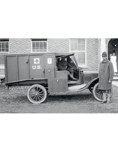 [NO_DESC] Model T 1917 Ambulance with US Medical Personnel, 1/35 - ...