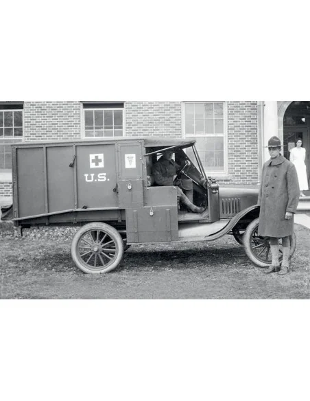 Model T 1917 Ambulance with US Medical Personnel, 1/35 - ICM 35662