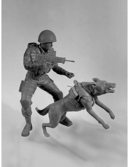 IDF K-9 Unitz "OKETZ" with dog, 1/16 - ICM 16102