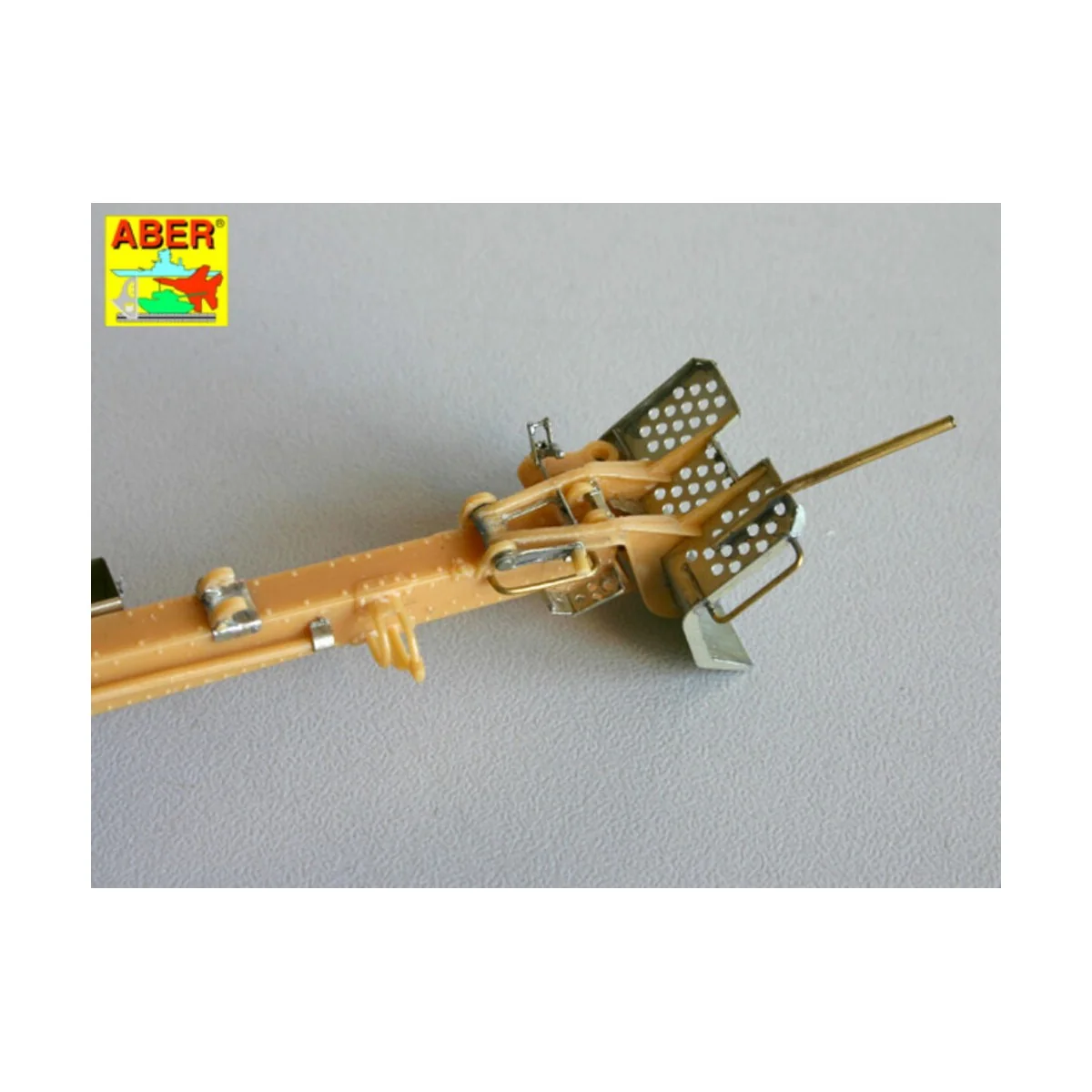 German 105 mm howitzer LeFH 18, 1/35 - Aber Models 35154