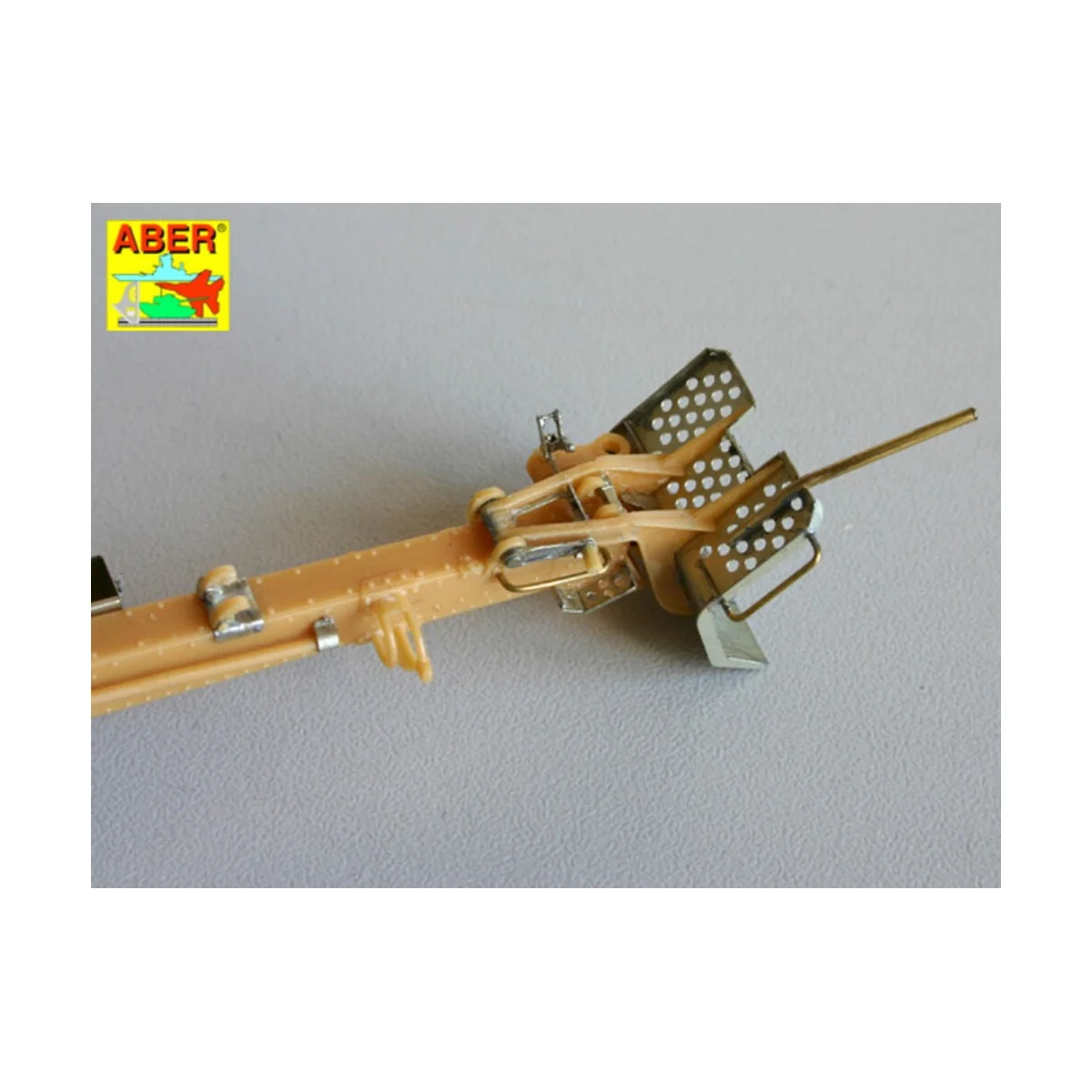 German 105 mm howitzer LeFH 18, 1/35 - Aber Models 35154