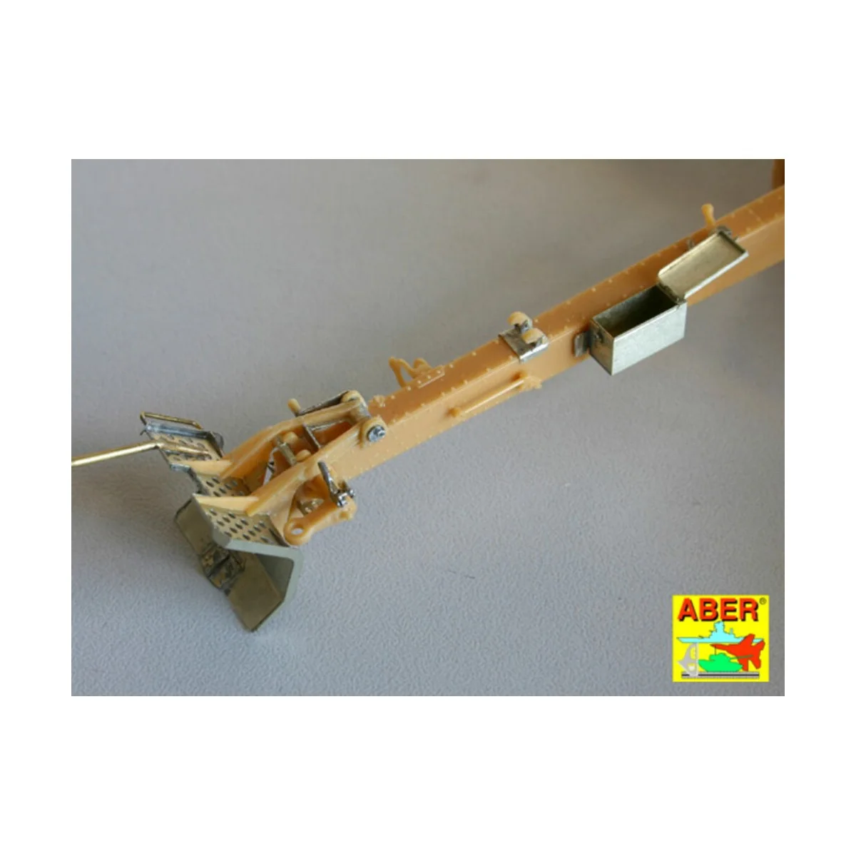 German 105 mm howitzer LeFH 18, 1/35 - Aber Models 35154