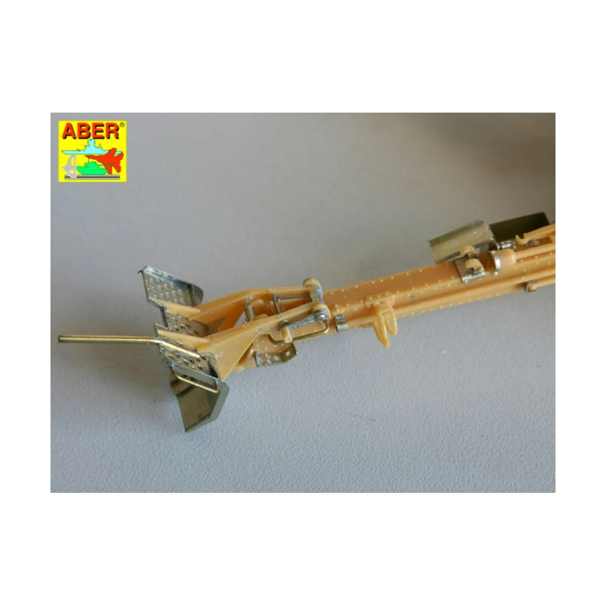 German 105 mm howitzer LeFH 18, 1/35 - Aber Models 35154