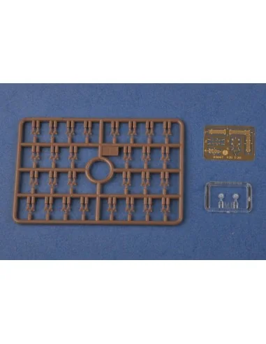 Soviet T-20 Armored Tractor Komsomolets 1940, 1/35 - Hobby Boss 83848