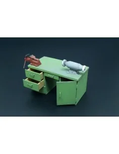 Workbench with table grinder and vise, 1/35 - Hauler HLU35116 2
