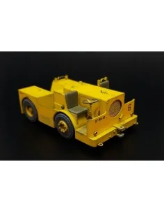 UK Flight Deck Tractor Tugmaster, 1/32 - Brengun BRL32052 2