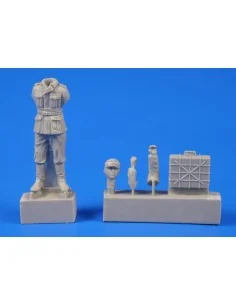 German WWII Soldier with Grenade Case, 1/48 - CMK 129-F48302