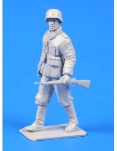 German WWII Soldier with Mauser 98 rifle, 1/48 - CMK 129-F48303 2