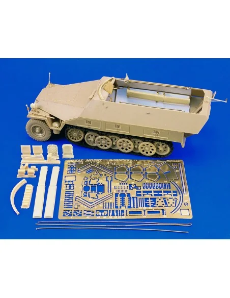 Sd. Kfz. 251 D, 1/35 - Royal Model RM086