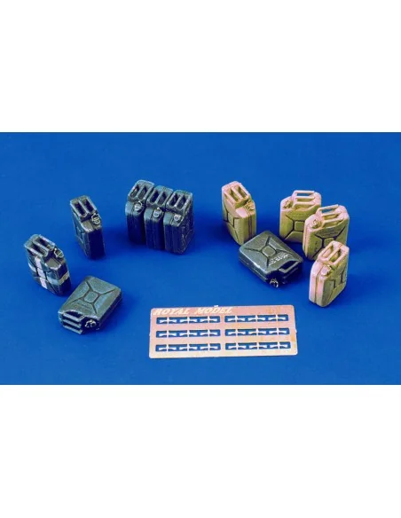 German WWII Jerricans, 1/35 - Royal Model RM132