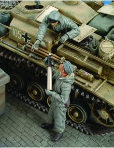 Stug III Crew German - WWII (Russia ' 43) 1+1/2 fig., 1/35 - Royal ...