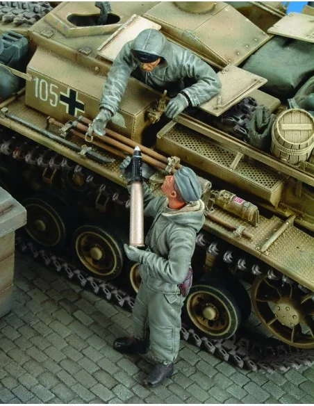 Stug III Crew German - WWII (Russia ' 43) 1+1/2 fig., 1/35 - Royal ...