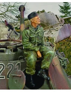 Waffen SS tanker sitting on turret-WWII, 1/35 - Royal Model RM156