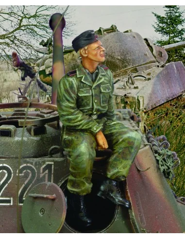 Waffen SS tanker sitting on turret-WWII, 1/35 - Royal Model RM156