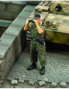 [NO_DESC] Waffen SS tanker looking through binoculars-WWII, 1/35 - ...