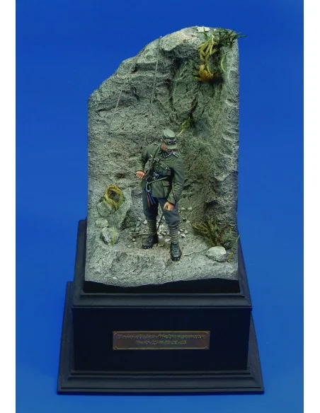 Unterofizier Gebirgstruppe - WWII 'with base', 1/35 - Royal Model R...