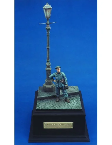 [NO_DESC] Italian Officer Btg. Azzurro (with base) WWII, 1/35 - Roy...