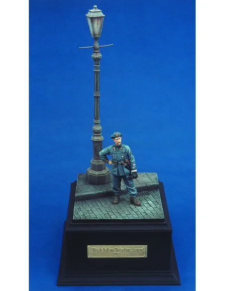 Italian Officer Btg. Azzurro (with base) WWII, 1/35 - Royal Model R...