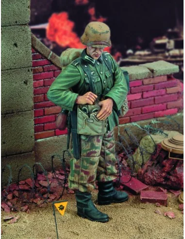 German engineer-WWII, 1/35 - Royal Model RM334