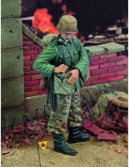 [NO_DESC] German engineer-WWII, 1/35 - Royal Model RM334
