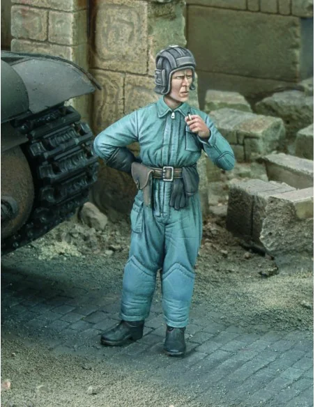 Russian Tanker at rest -WWII, 1/35 - Royal Model RM550