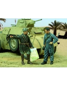 Italian Captain and tanker-WWII, 1/35 - Royal Model RM567