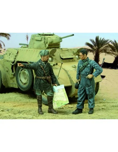 Italian Captain and tanker-WWII, 1/35 - Royal Model RM567