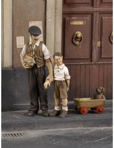 [NO_DESC] Civilian man with children-WWII, 1/35 - Royal Model RM573