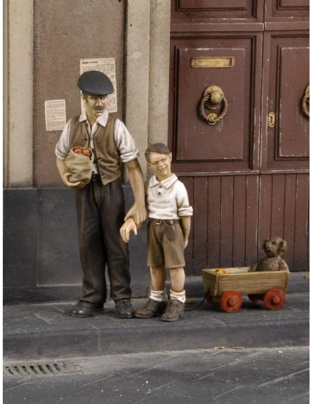 Civilian man with children-WWII, 1/35 - Royal Model RM573