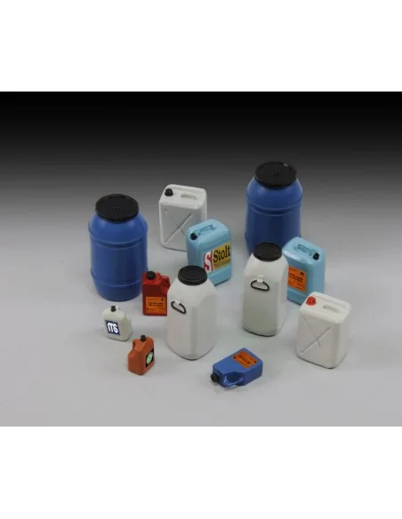 Plastic chemical/water containers & bottles, 1/35 - Royal Model RM648