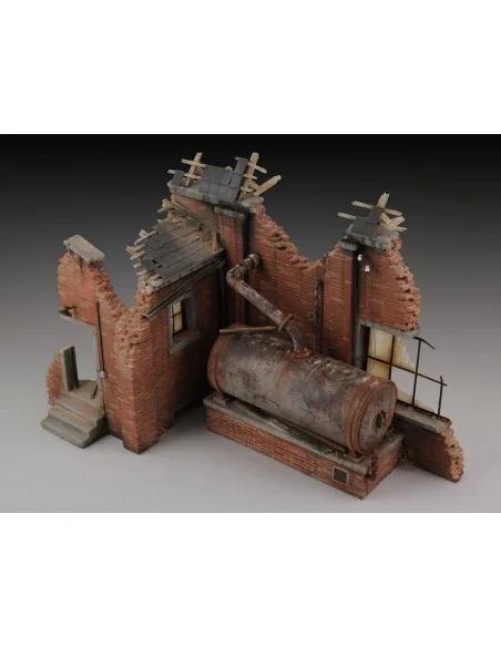 Factory ruin with steam boiler, 1/35 - Royal Model RM656