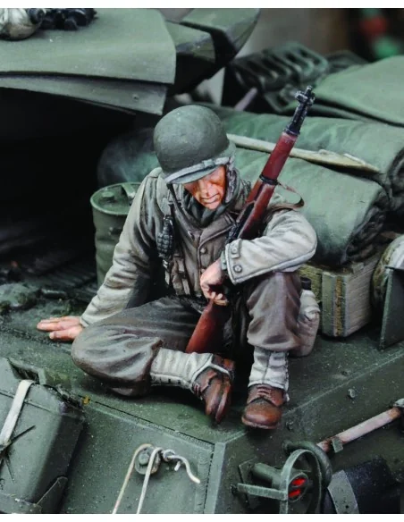 U.S. Infantry at rest with rifle-no.1-WWII, 1/35 - Royal Model RM659
