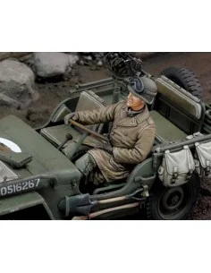 U.S. Jeep driver-WWII, 1/35 - Royal Model RM660