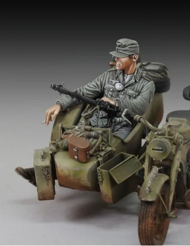 [NO_DESC] German infantry Cigarette Break, 1/35 - Royal Model RM676