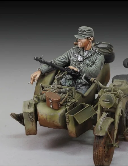 German infantry Cigarette Break, 1/35 - Royal Model RM676