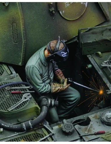 Man using electric welder-no.1, 1/35 - Royal Model RM683