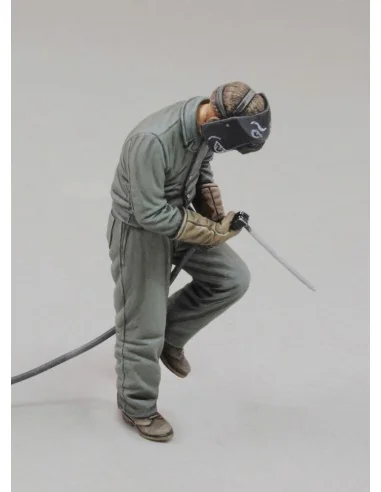 [NO_DESC] Man using electric welder-no.1, 1/35 - Royal Model RM683