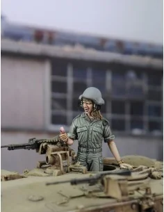 Israeli woman tanker call from my boyfriend, 1/35 - Royal Model RM695