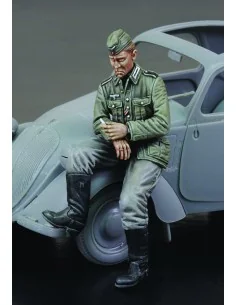 [NO_DESC] Citroen German Driver-WWII, 1/35 - Royal Model RM729