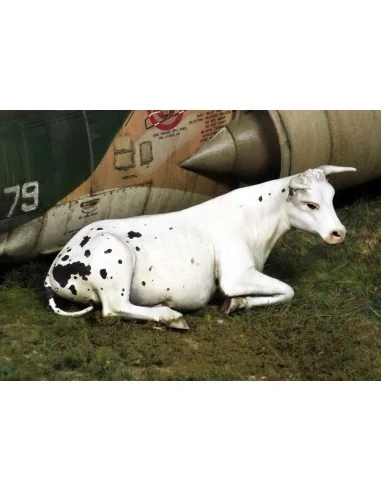 Cow lying down, 1/35 - Royal Model RM748