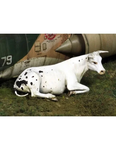 Cow lying down, 1/35 - Royal Model RM748