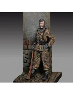 Waffen SS Grenadier with rifle (75mm) - Royal Model RM800