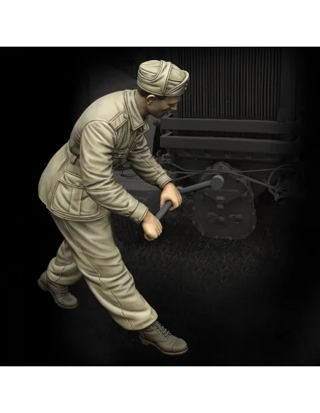 Italian infantry ‘cranking up’, 1/35 - Royal Model RM811