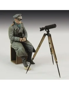 Erwin Rommel with tripod telescope, 1/35 - Royal Model RM820