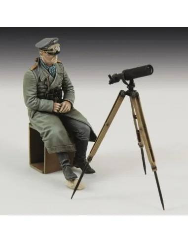 [NO_DESC] Erwin Rommel with tripod telescope, 1/35 - Royal Model RM820